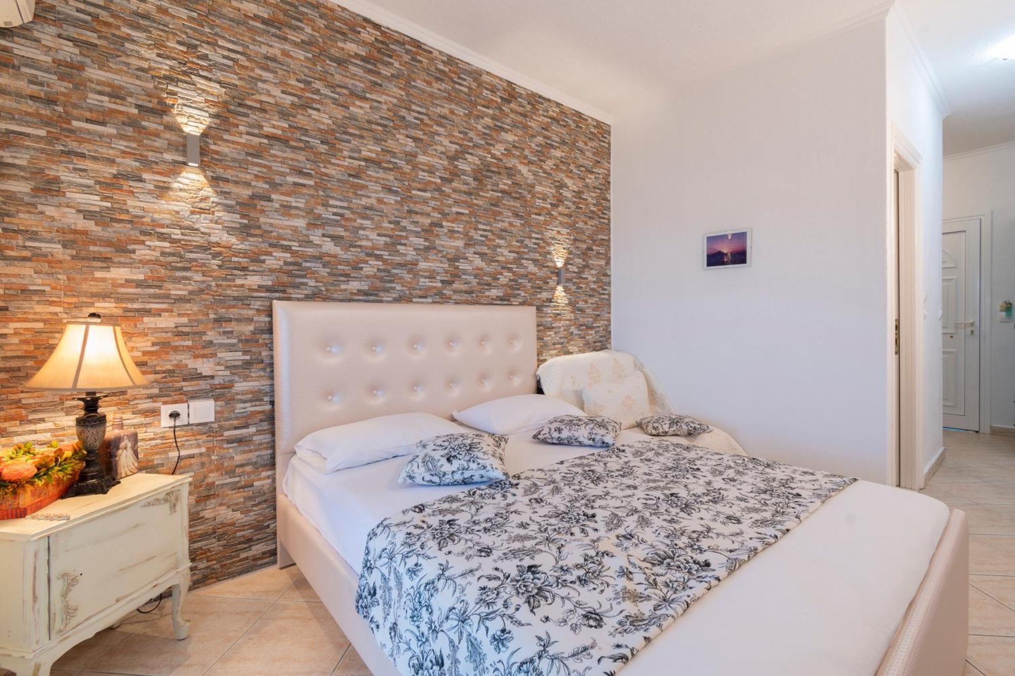 House Niki Sarti