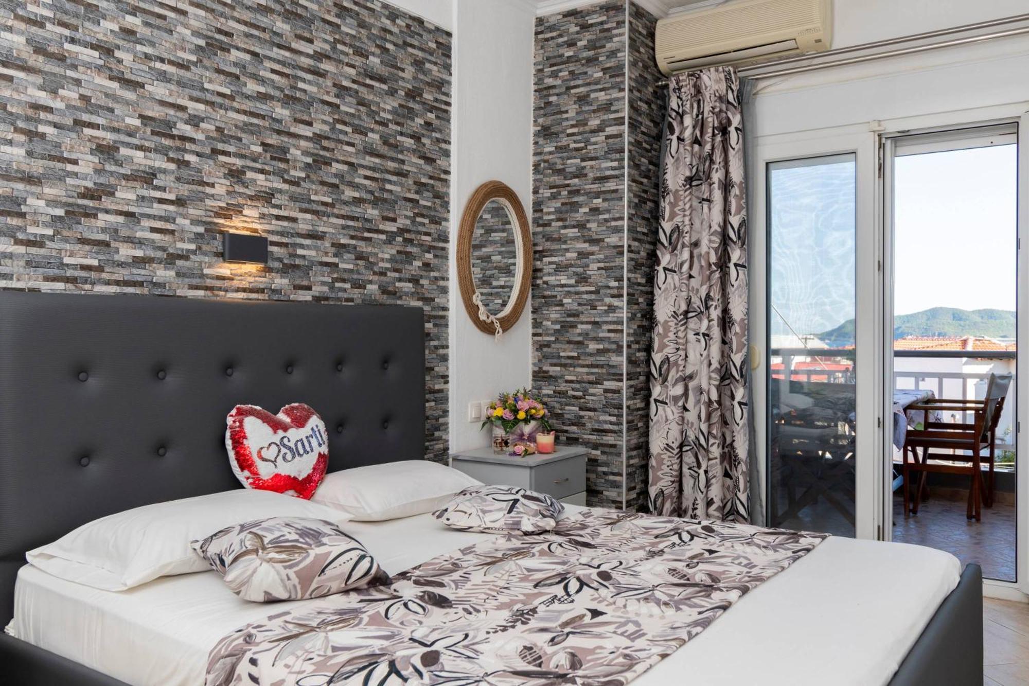 House Niki * Sarti